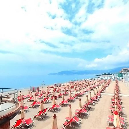 Tra Centro E Mare - Intero Appartamento Con Parcheggio Савона Екстер'єр фото