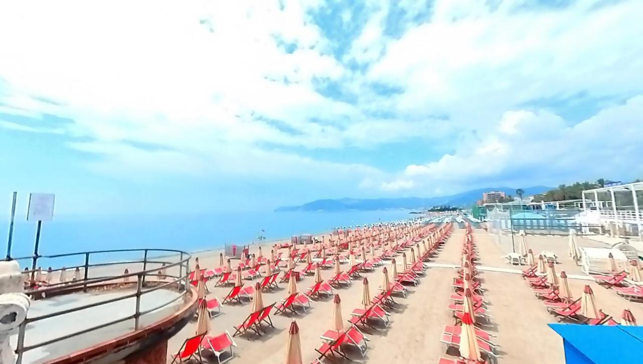 Tra Centro E Mare - Intero Appartamento Con Parcheggio Савона Екстер'єр фото